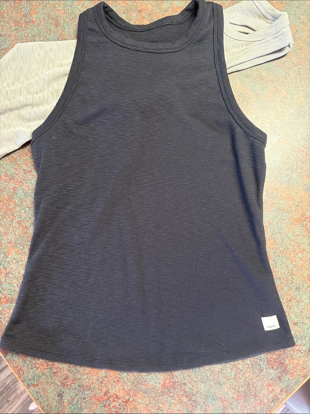 Vuori sunrise high neck tank top women’s